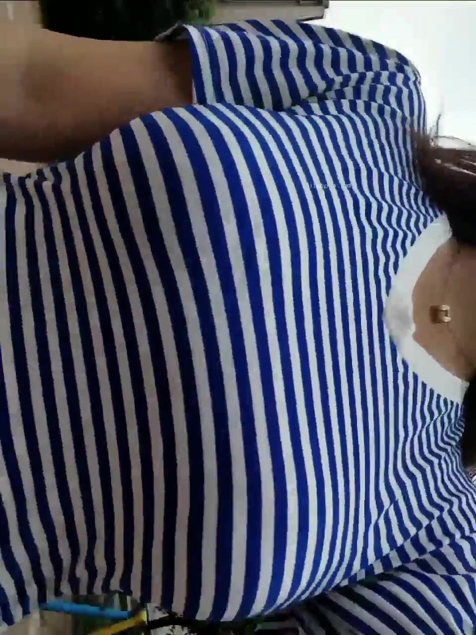 重磅推薦！淫盪肥臀人妻母狗【見過騷的 沒見過這么騷的】喜歡戶外露出，喜歡被很多男人操 (146)