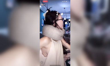 最新《瘋狂抖音》外篇之《抖音擦邊2》顏值主播各顯神通 閃現走光 刷邊尿尿熱舞 扣逼漏奶 (35)