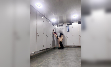 極品推特淫盪人妻性玩物▌林淑怡▌全裸壓馬路尋刺激 男公廁全裸待插後入懟穴 (3)