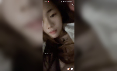 最新《瘋狂抖音》外篇之《抖音擦邊2》顏值主播各顯神通 閃現走光 刷邊尿尿熱舞 扣逼漏奶 (63)