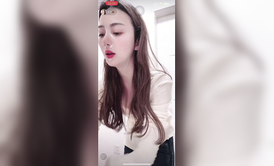 最新《瘋狂抖音》外篇之《抖音擦邊2》顏值主播各顯神通 閃現走光 刷邊尿尿熱舞 扣逼漏奶 (145)