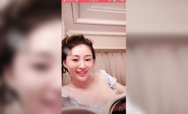 最新《瘋狂抖音》外篇之《抖音擦邊2》顏值主播各顯神通 閃現走光 刷邊尿尿熱舞 扣逼漏奶 (189)