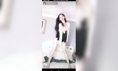 最新《瘋狂抖音》外篇之《抖音擦邊2》顏值主播各顯神通 閃現走光 刷邊尿尿熱舞 扣逼漏奶 (195)