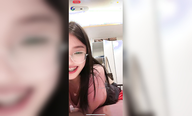 最新《瘋狂抖音》外篇之《抖音擦邊2》顏值主播各顯神通 閃現走光 刷邊尿尿熱舞 扣逼漏奶 (154)