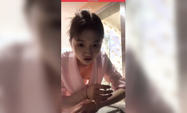 最新《瘋狂抖音》外篇之《抖音擦邊2》顏值主播各顯神通 閃現走光 刷邊尿尿熱舞 扣逼漏奶 (20)