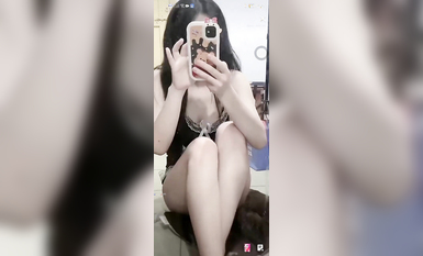 最新《瘋狂抖音》外篇之《抖音擦邊2》顏值主播各顯神通 閃現走光 刷邊尿尿熱舞 扣逼漏奶 (128)