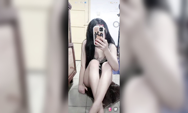 最新《瘋狂抖音》外篇之《抖音擦邊2》顏值主播各顯神通 閃現走光 刷邊尿尿熱舞 扣逼漏奶 (128)