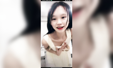 最新《瘋狂抖音》外篇之《抖音擦邊2》顏值主播各顯神通 閃現走光 刷邊尿尿熱舞 扣逼漏奶 (44)