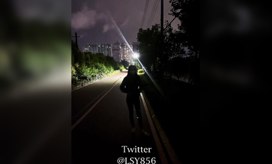 極品推特淫盪人妻性玩物▌林淑怡▌全裸壓馬路尋刺激 男公廁全裸待插後入懟穴 (2)