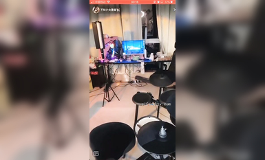 最新《瘋狂抖音》外篇之《抖音擦邊2》顏值主播各顯神通 閃現走光 刷邊尿尿熱舞 扣逼漏奶 (207)