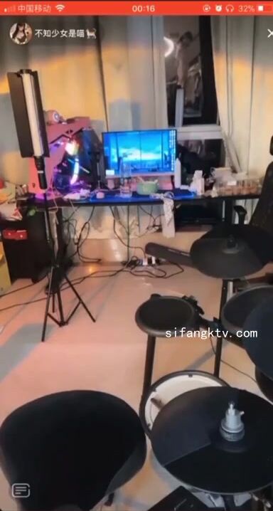 最新《瘋狂抖音》外篇之《抖音擦邊2》顏值主播各顯神通 閃現走光 刷邊尿尿熱舞 扣逼漏奶 (207)