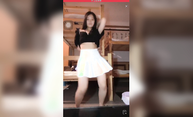 最新《瘋狂抖音》外篇之《抖音擦邊2》顏值主播各顯神通 閃現走光 刷邊尿尿熱舞 扣逼漏奶 (103)