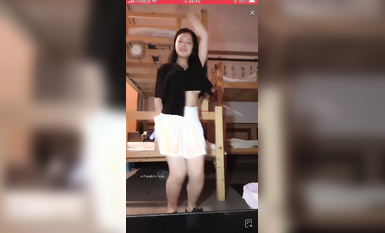 最新《瘋狂抖音》外篇之《抖音擦邊2》顏值主播各顯神通 閃現走光 刷邊尿尿熱舞 扣逼漏奶 (103)