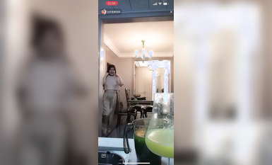 最新《瘋狂抖音》外篇之《抖音擦邊2》顏值主播各顯神通 閃現走光 刷邊尿尿熱舞 扣逼漏奶 (42)