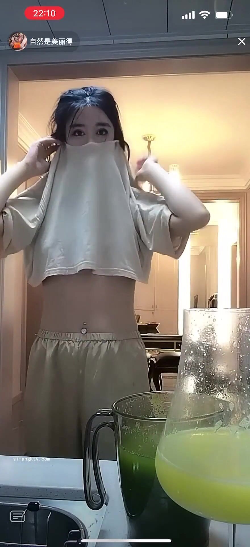 最新《瘋狂抖音》外篇之《抖音擦邊2》顏值主播各顯神通 閃現走光 刷邊尿尿熱舞 扣逼漏奶 (42)