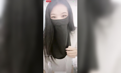 最新《瘋狂抖音》外篇之《抖音擦邊2》顏值主播各顯神通 閃現走光 刷邊尿尿熱舞 扣逼漏奶 (45)