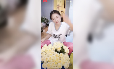 最新《瘋狂抖音》外篇之《抖音擦邊2》顏值主播各顯神通 閃現走光 刷邊尿尿熱舞 扣逼漏奶 (86)