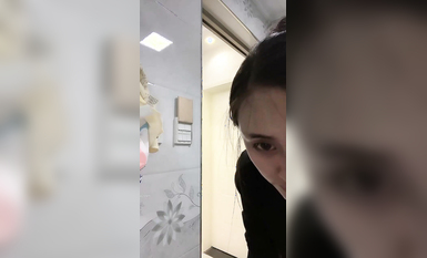 最新《瘋狂抖音》外篇之《抖音擦邊2》顏值主播各顯神通 閃現走光 刷邊尿尿熱舞 扣逼漏奶 (132)