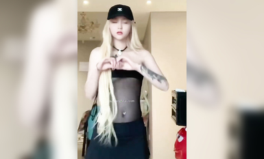 最新《瘋狂抖音》外篇之《抖音擦邊2》顏值主播各顯神通 閃現走光 刷邊尿尿熱舞 扣逼漏奶 (120)