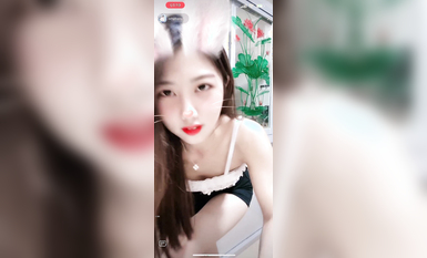 最新《瘋狂抖音》外篇之《抖音擦邊2》顏值主播各顯神通 閃現走光 刷邊尿尿熱舞 扣逼漏奶 (8)