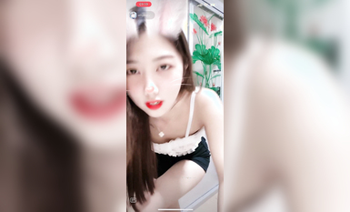 最新《瘋狂抖音》外篇之《抖音擦邊2》顏值主播各顯神通 閃現走光 刷邊尿尿熱舞 扣逼漏奶 (8)