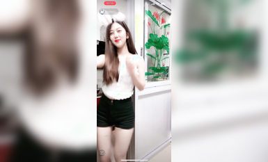 最新《瘋狂抖音》外篇之《抖音擦邊2》顏值主播各顯神通 閃現走光 刷邊尿尿熱舞 扣逼漏奶 (8)