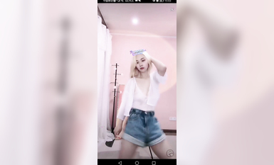 最新《瘋狂抖音》外篇之《抖音擦邊2》顏值主播各顯神通 閃現走光 刷邊尿尿熱舞 扣逼漏奶 (211)