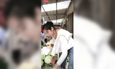 最新《瘋狂抖音》外篇之《抖音擦邊2》顏值主播各顯神通 閃現走光 刷邊尿尿熱舞 扣逼漏奶 (133)