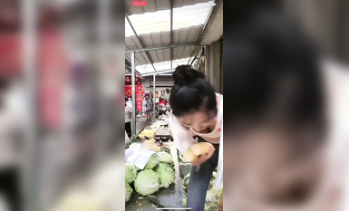 最新《瘋狂抖音》外篇之《抖音擦邊2》顏值主播各顯神通 閃現走光 刷邊尿尿熱舞 扣逼漏奶 (133)