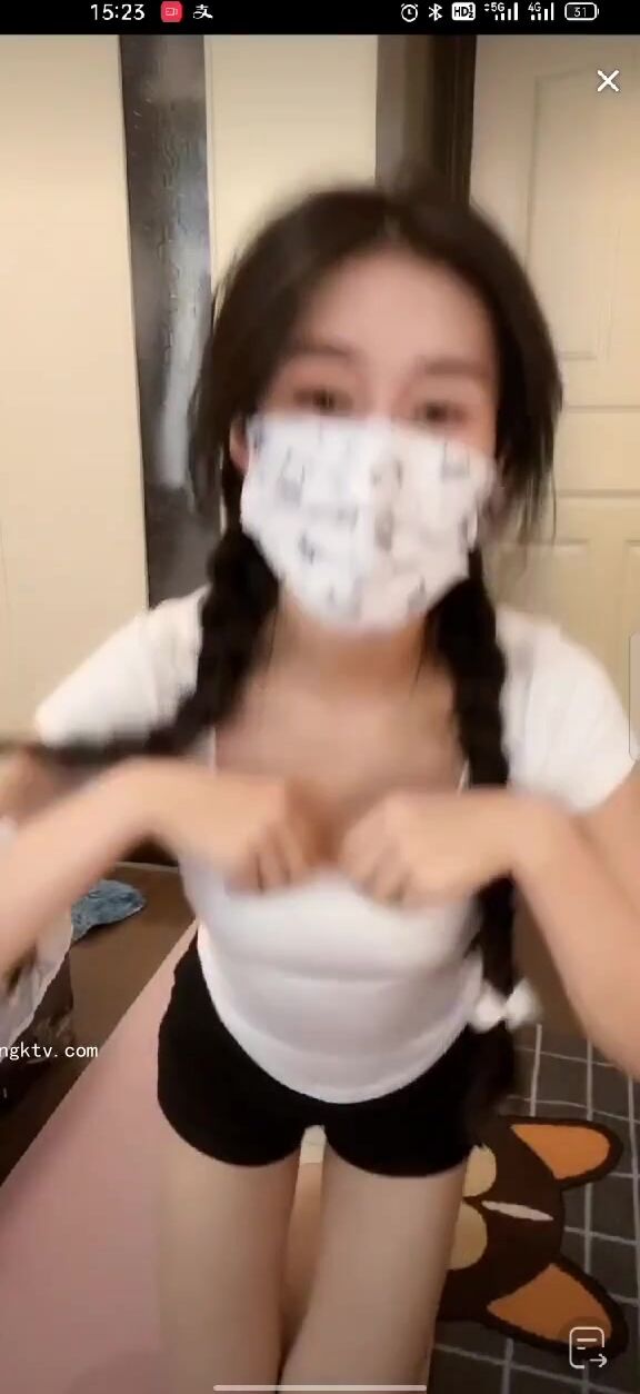 最新《瘋狂抖音》外篇之《抖音擦邊2》顏值主播各顯神通 閃現走光 刷邊尿尿熱舞 扣逼漏奶 (49)