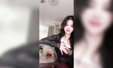 最新《瘋狂抖音》外篇之《抖音擦邊2》顏值主播各顯神通 閃現走光 刷邊尿尿熱舞 扣逼漏奶 (141)