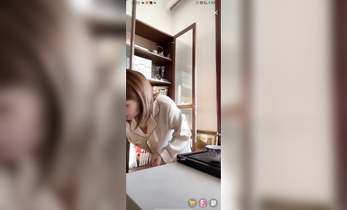 最新《瘋狂抖音》外篇之《抖音擦邊2》顏值主播各顯神通 閃現走光 刷邊尿尿熱舞 扣逼漏奶 (89)