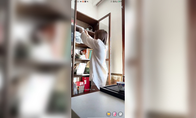 最新《瘋狂抖音》外篇之《抖音擦邊2》顏值主播各顯神通 閃現走光 刷邊尿尿熱舞 扣逼漏奶 (89)