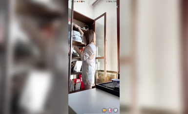 最新《瘋狂抖音》外篇之《抖音擦邊2》顏值主播各顯神通 閃現走光 刷邊尿尿熱舞 扣逼漏奶 (89)