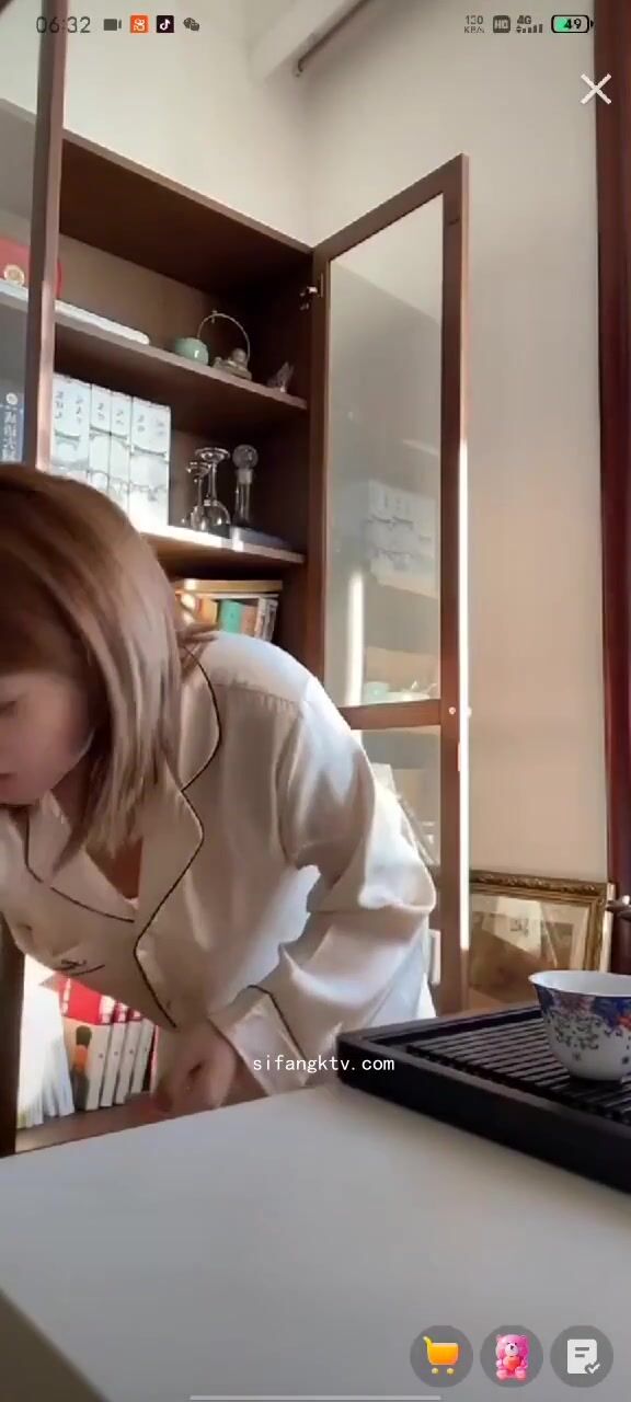 最新《瘋狂抖音》外篇之《抖音擦邊2》顏值主播各顯神通 閃現走光 刷邊尿尿熱舞 扣逼漏奶 (89)