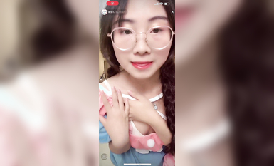 最新《瘋狂抖音》外篇之《抖音擦邊2》顏值主播各顯神通 閃現走光 刷邊尿尿熱舞 扣逼漏奶 (79)