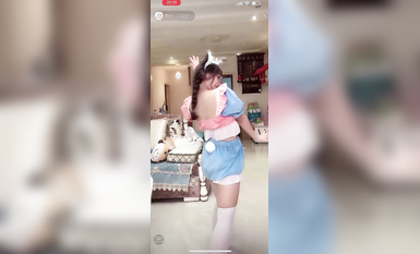 最新《瘋狂抖音》外篇之《抖音擦邊2》顏值主播各顯神通 閃現走光 刷邊尿尿熱舞 扣逼漏奶 (79)