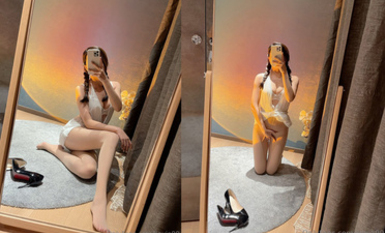 極品身材黑絲少婦，黑絲美腿自慰揉胸 (1)