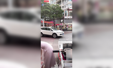 最新《瘋狂抖音》外篇之《抖音擦邊2》顏值主播各顯神通 閃現走光 刷邊尿尿熱舞 扣逼漏奶 (37)