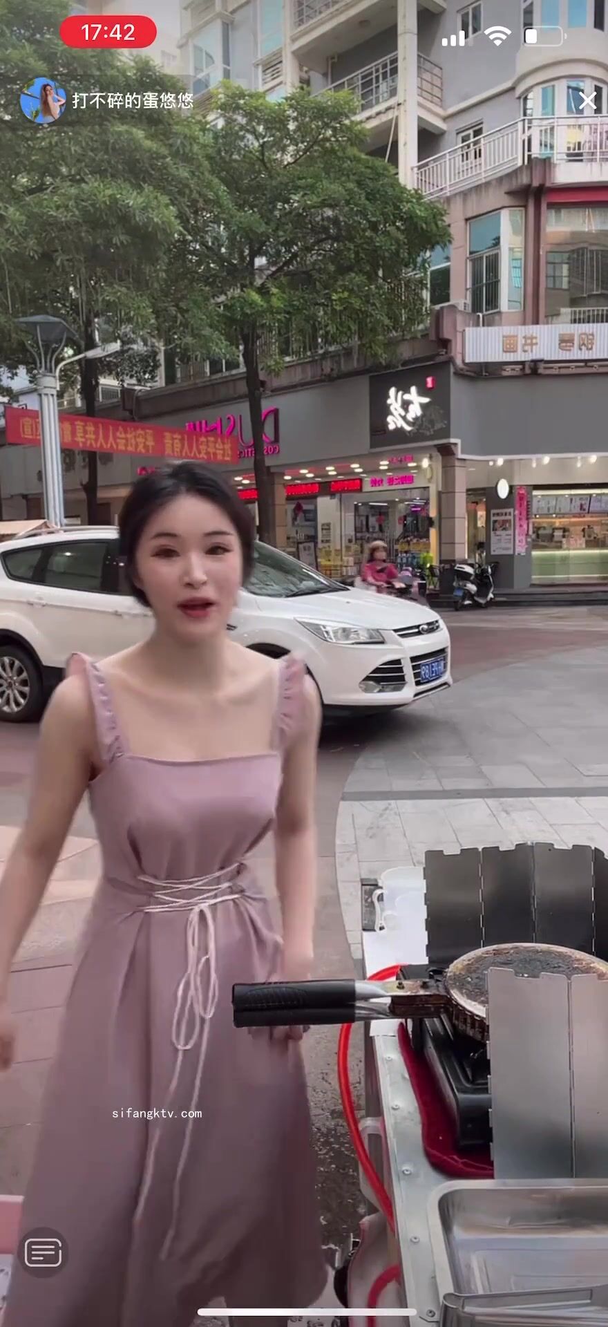 最新《瘋狂抖音》外篇之《抖音擦邊2》顏值主播各顯神通 閃現走光 刷邊尿尿熱舞 扣逼漏奶 (37)