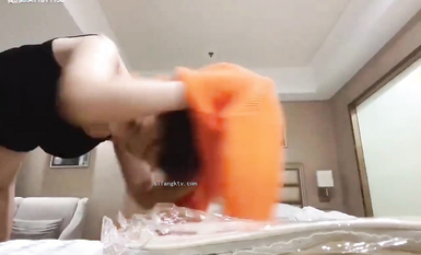 最新《瘋狂抖音》外篇之《抖音擦邊2》顏值主播各顯神通 閃現走光 刷邊尿尿熱舞 扣逼漏奶 (200)