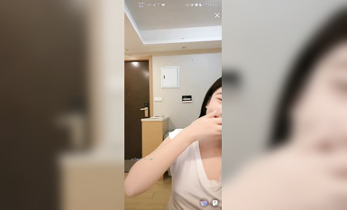 最新《瘋狂抖音》外篇之《抖音擦邊2》顏值主播各顯神通 閃現走光 刷邊尿尿熱舞 扣逼漏奶 (7)