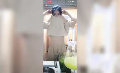 最新《瘋狂抖音》外篇之《抖音擦邊2》顏值主播各顯神通 閃現走光 刷邊尿尿熱舞 扣逼漏奶 (41)