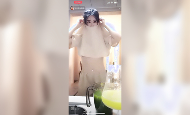 最新《瘋狂抖音》外篇之《抖音擦邊2》顏值主播各顯神通 閃現走光 刷邊尿尿熱舞 扣逼漏奶 (41)