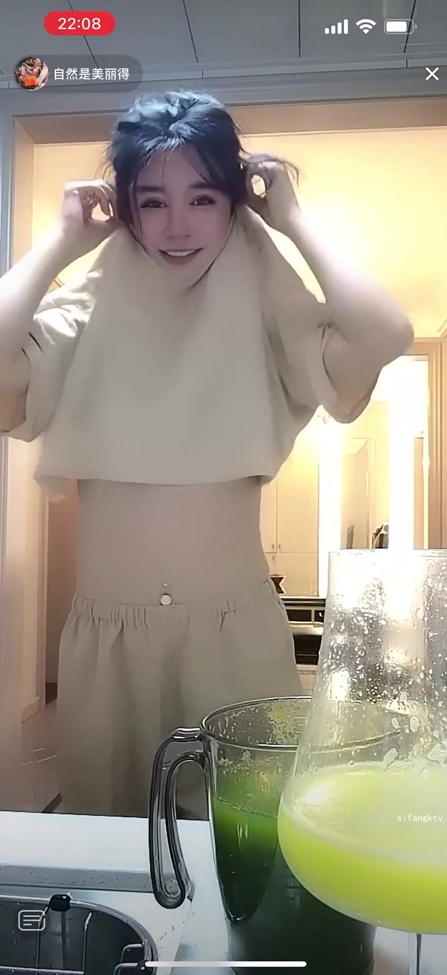 最新《瘋狂抖音》外篇之《抖音擦邊2》顏值主播各顯神通 閃現走光 刷邊尿尿熱舞 扣逼漏奶 (41)