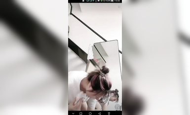 最新《瘋狂抖音》外篇之《抖音擦邊2》顏值主播各顯神通 閃現走光 刷邊尿尿熱舞 扣逼漏奶 (82)