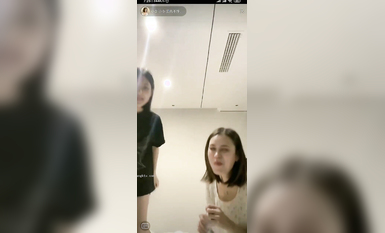 最新《瘋狂抖音》外篇之《抖音擦邊2》顏值主播各顯神通 閃現走光 刷邊尿尿熱舞 扣逼漏奶 (55)