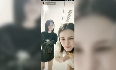 最新《瘋狂抖音》外篇之《抖音擦邊2》顏值主播各顯神通 閃現走光 刷邊尿尿熱舞 扣逼漏奶 (55)