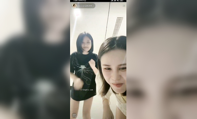 最新《瘋狂抖音》外篇之《抖音擦邊2》顏值主播各顯神通 閃現走光 刷邊尿尿熱舞 扣逼漏奶 (55)