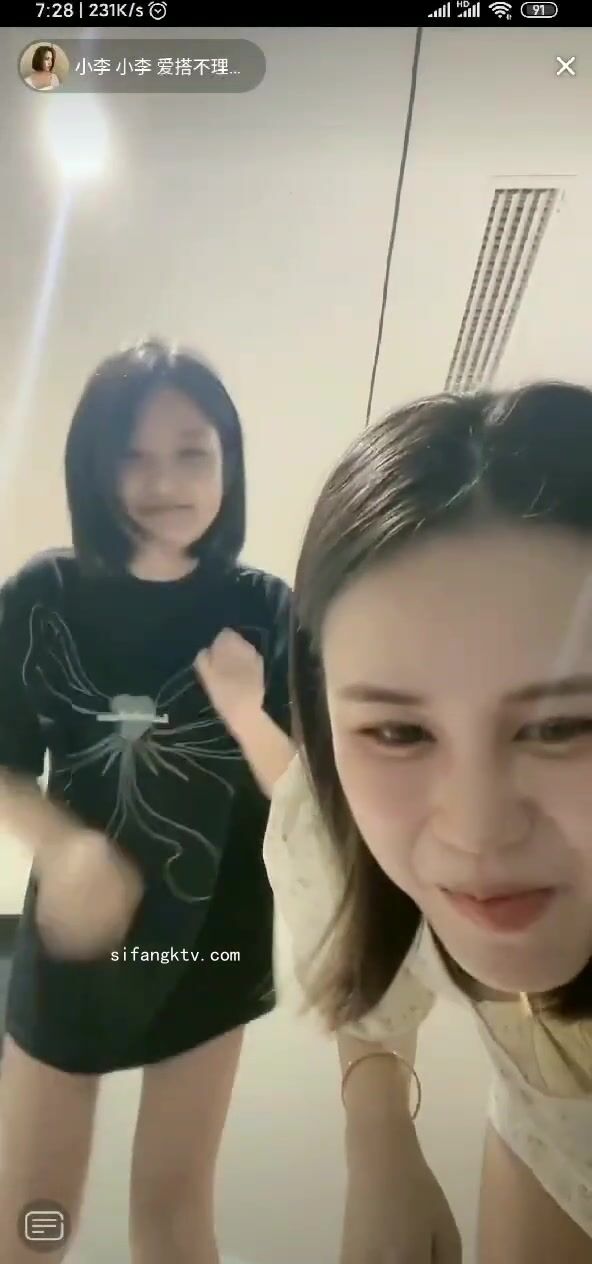 最新《瘋狂抖音》外篇之《抖音擦邊2》顏值主播各顯神通 閃現走光 刷邊尿尿熱舞 扣逼漏奶 (55)